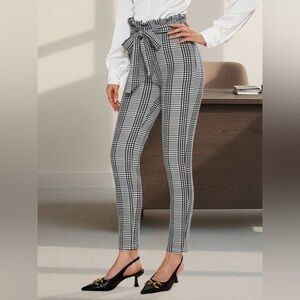 SHEIN Monochrome Plaid Trousers with Belt